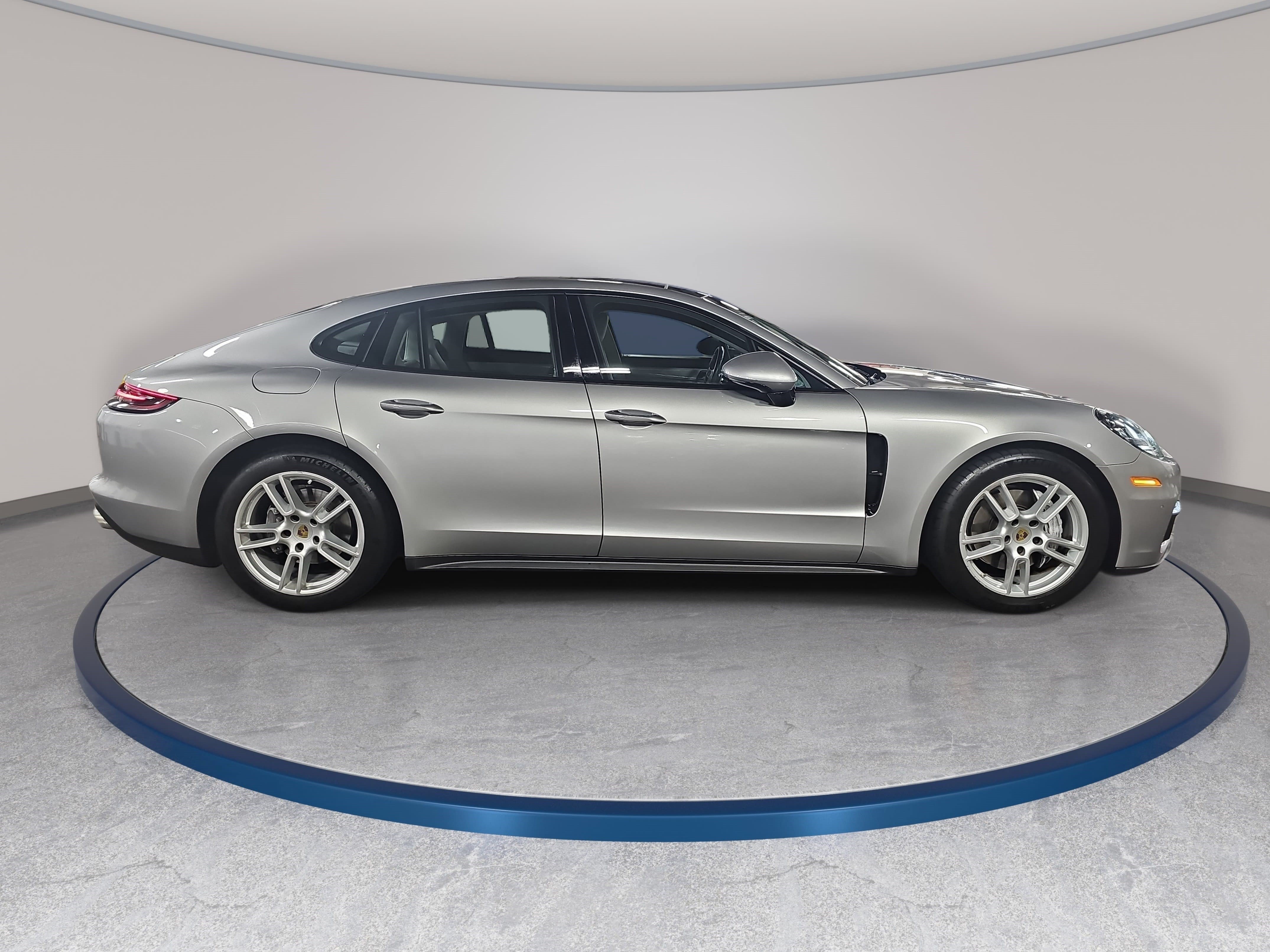 Used 2018 Porsche Panamera 4 AWD/4WD image 4