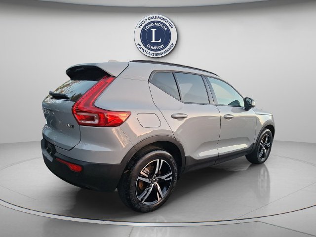 Certified 2024 Volvo XC40 B5 Core AWD/4WD image 3