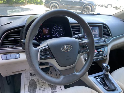 Used 2017 Hyundai Elantra SE FWD image 16