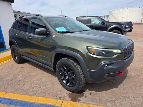 Used 2020 Jeep Cherokee Trailhawk AWD/4WD image 3