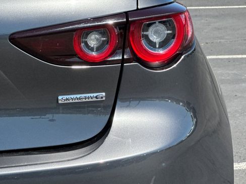 Used 2022 MAZDA MAZDA3 s image 29