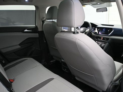 Certified 2022 Volkswagen Taos SE w/ Panoramic Sunroof Package FWD image 18