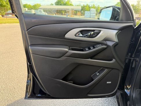 Used 2019 Chevrolet Traverse LT w/ LT Premium Package AWD/4WD image 2