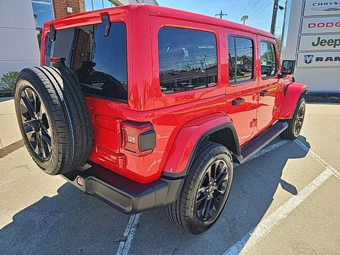 Certified 2025 Jeep Wrangler Unlimited Sahara image 11