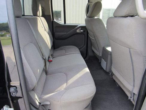 Used 2019 Nissan Frontier SV RWD image 7