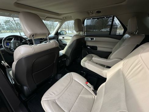Used 2020 Ford Explorer Platinum image 25