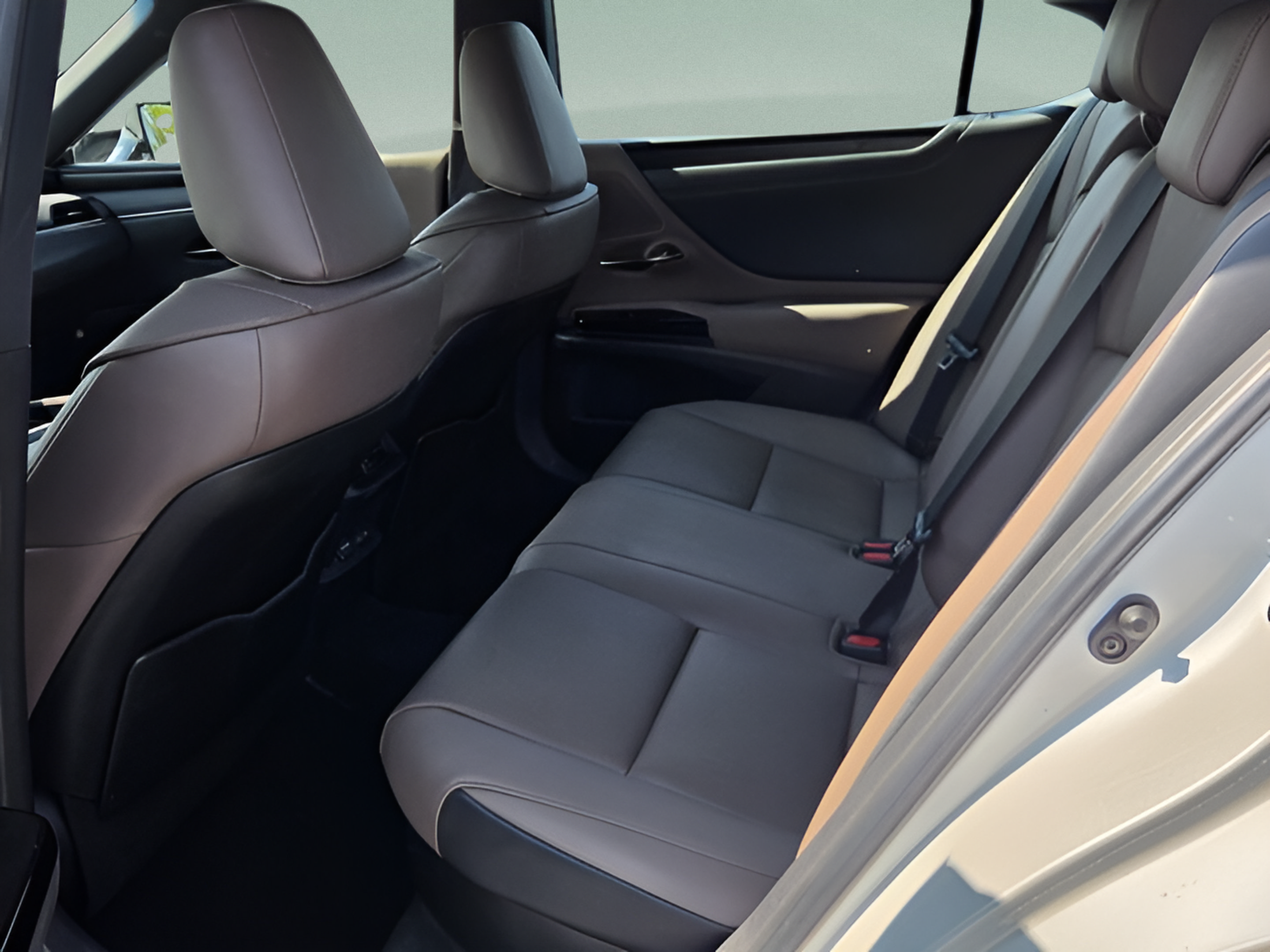 Certified 2023 Lexus ES 300h w/ Premium Package FWD image 10