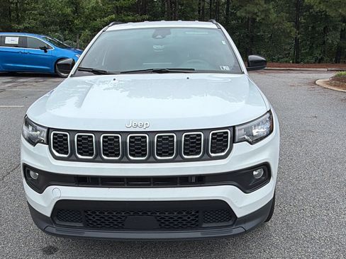Used 2024 Jeep Compass Latitude AWD/4WD image 3