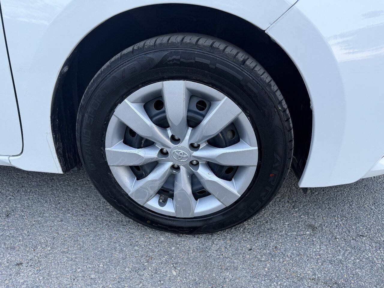 Used 2016 Toyota Corolla LE FWD image 17