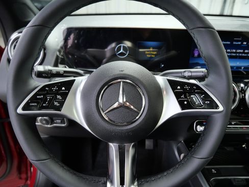 New 2026 Mercedes-Benz GLB 250 4MATIC image 12