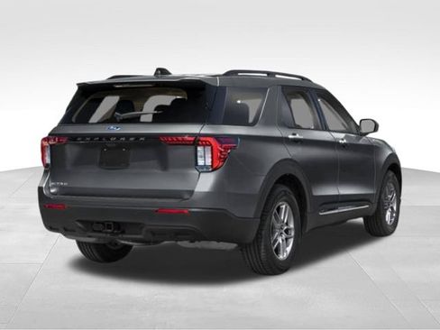 Used 2025 Ford Explorer Active w/ Active Comfort Package RWD image 2