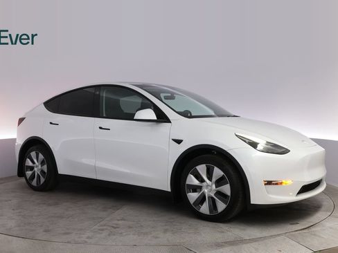 Used 2022 Tesla Model Y Long Range AWD/4WD image 14