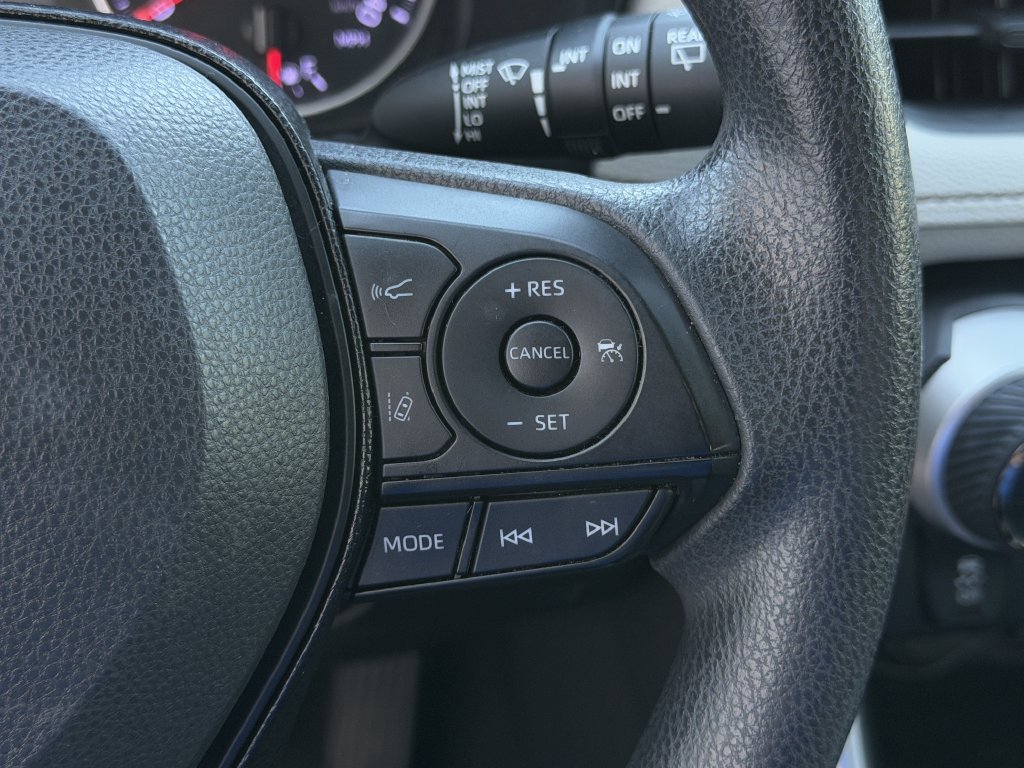 Used 2019 Toyota RAV4 XLE w/ Convenience Package FWD image 14