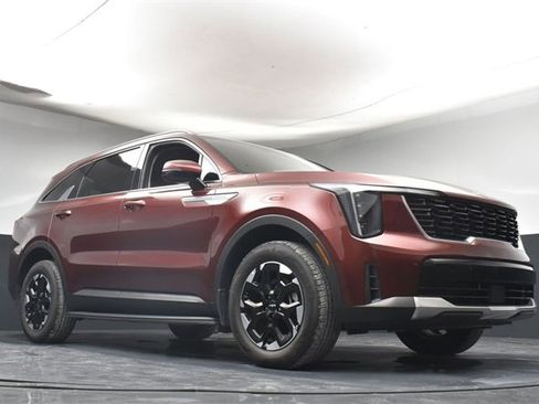 Certified 2025 Kia Sorento S image 27