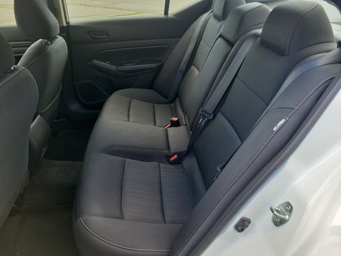 Used 2024 Nissan Altima 2.5 SV AWD/4WD image 15