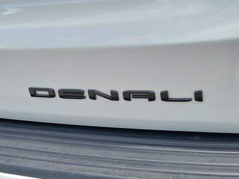 Used 2023 GMC Yukon XL Denali Ultimate AWD/4WD image 11