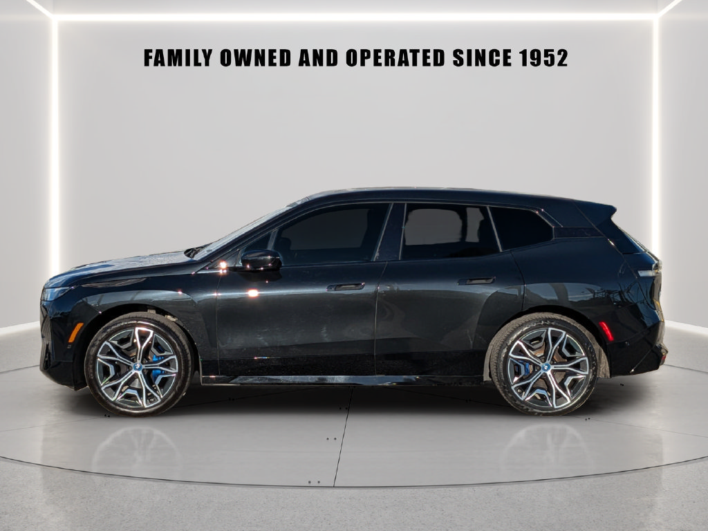Used 2024 BMW iX xDrive50 w/ Sport Package AWD/4WD image 3