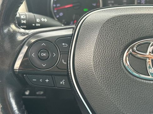 Used 2021 Toyota RAV4 XLE Premium image 17