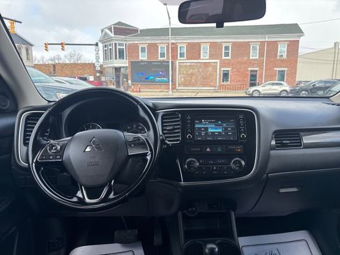 Used 2016 Mitsubishi Outlander SE image 14