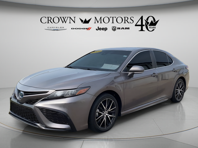 Used 2022 Toyota Camry SE FWD image 1