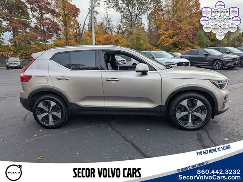 Certified 2023 Volvo XC40 B5 Plus image 3
