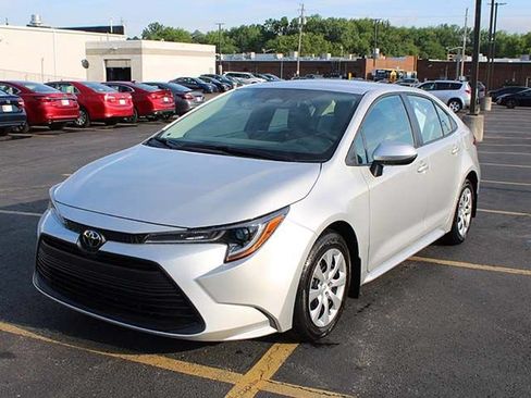 Used 2024 Toyota Corolla LE FWD image 2