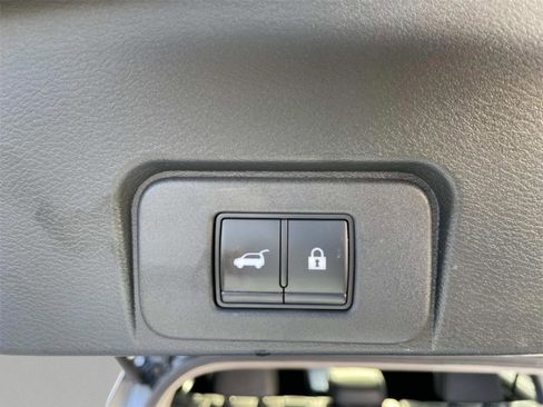 Used 2022 Nissan Rogue SL w/ SL Premium Package image 11