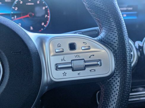 Used 2020 Mercedes-Benz GLB 250 image 27
