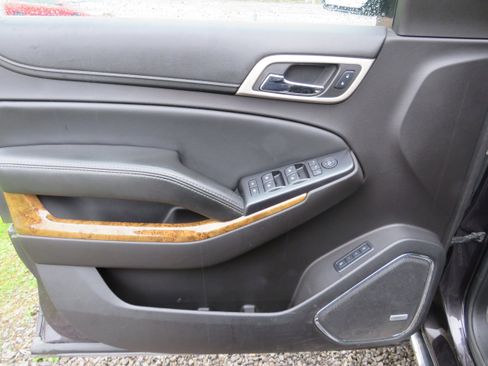 Used 2015 GMC Yukon Denali w/ Premium Package image 12