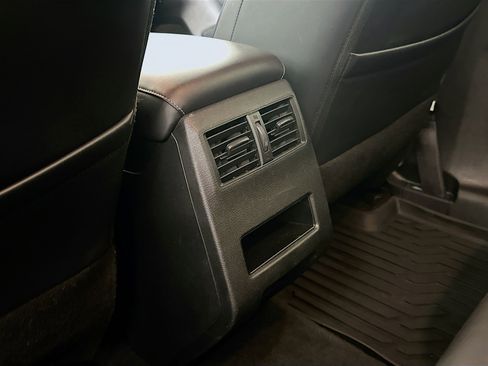 Used 2024 Mitsubishi Outlander SE image 27