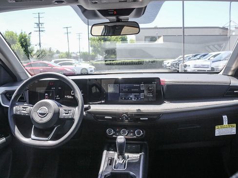 Used 2025 Nissan Kicks SV FWD image 16