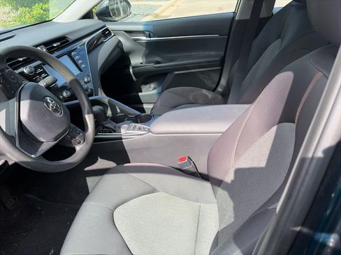 Used 2018 Toyota Camry LE FWD image 5