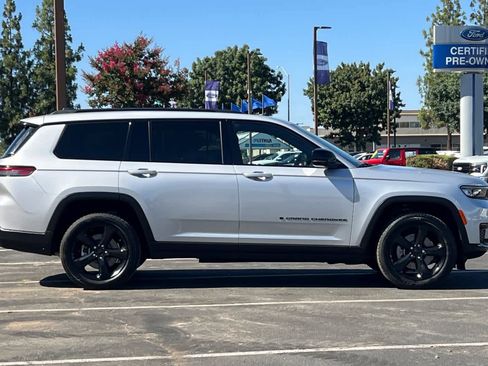 Used 2021 Jeep Grand Cherokee L Laredo AWD/4WD image 8
