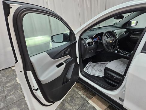 Used 2024 Chevrolet Equinox LS w/ LS Convenience Package FWD image 9