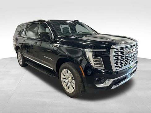 Used 2025 GMC Yukon XL Denali AWD/4WD image 3