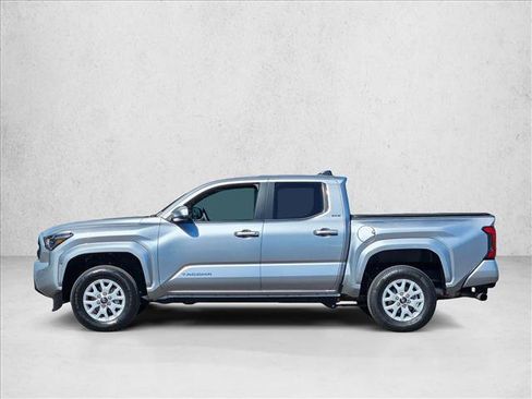 Used 2025 Toyota Tacoma SR5 AWD/4WD image 9