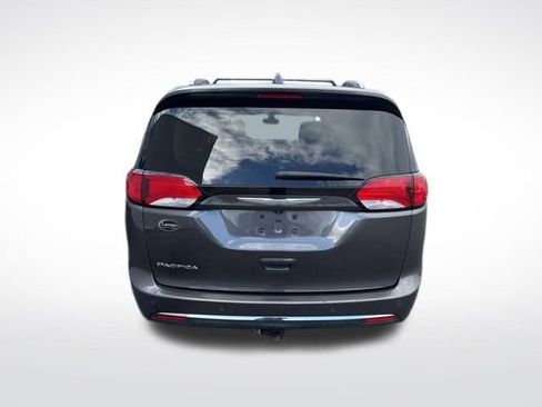 Used 2017 Chrysler Pacifica Touring-L Plus image 6