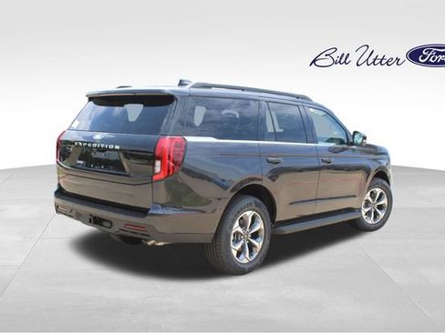 New 2027 Ford Expedition Active RWD image 3