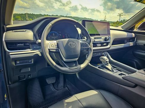 Used 2024 Toyota Grand Highlander AWD image 12