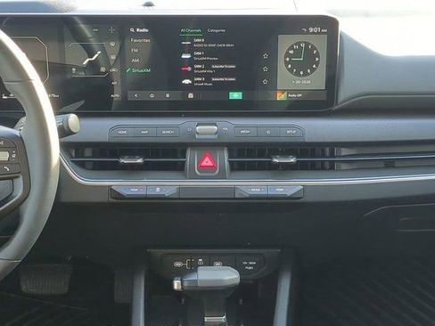 Used 2025 Kia K4 EX image 17