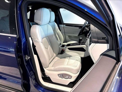 Used 2026 Porsche Macan AWD/4WD image 22