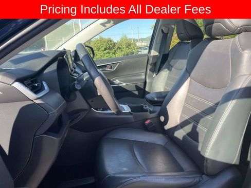 Used 2022 Toyota RAV4 XLE Premium AWD/4WD image 21