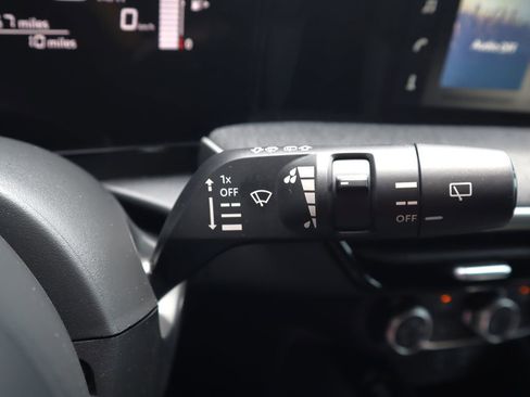 Used 2025 Nissan Kicks SV image 18