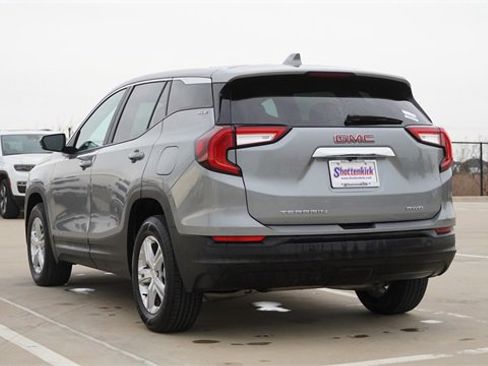 Used 2024 GMC Terrain SLE image 7