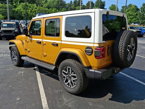 New 2026 Jeep Wrangler Unlimited Sahara w/ Whitecap Package AWD/4WD image 4