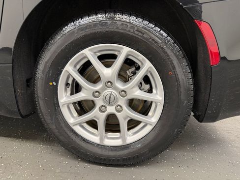 Used 2023 Chrysler Pacifica Touring-L FWD image 19
