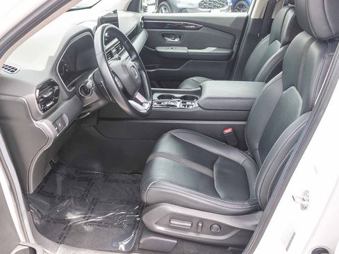 Used 2025 Honda Pilot EX-L image 18