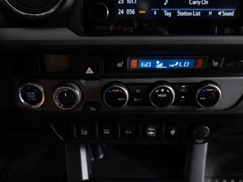 Used 2017 Toyota Tacoma TRD Off-Road w/ Premium & Technology Package AWD/4WD image 34
