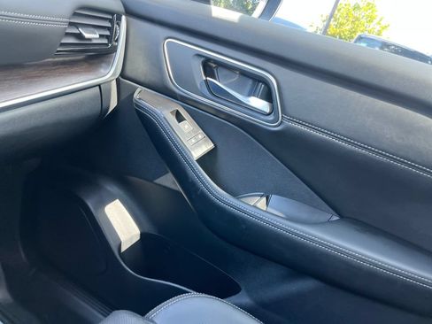 Used 2024 Nissan Rogue Platinum FWD image 45