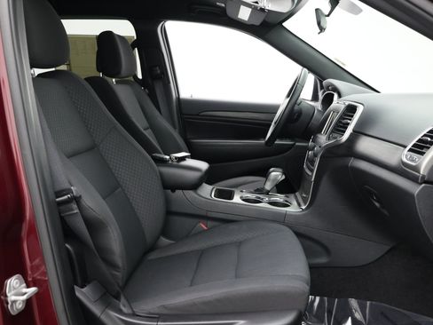 Used 2019 Jeep Grand Cherokee Laredo RWD image 42